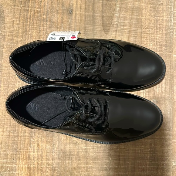 Zara boys patent dress shoes - Picture 2 of 3